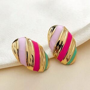 vintage style stud earrings A455